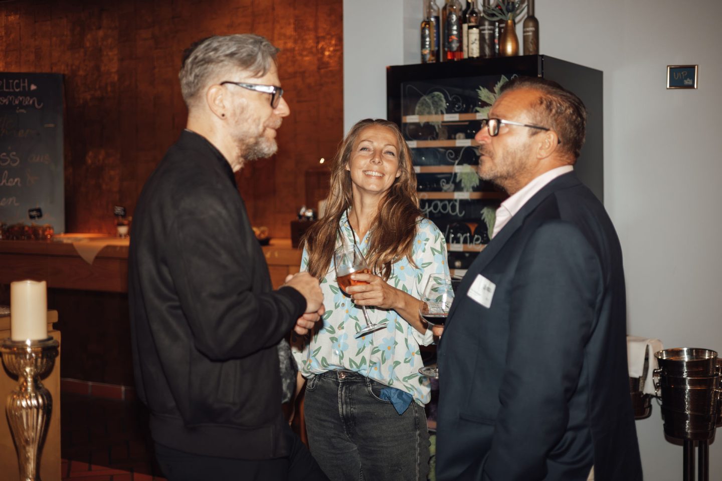 Gespärch auf dem Sommerfest