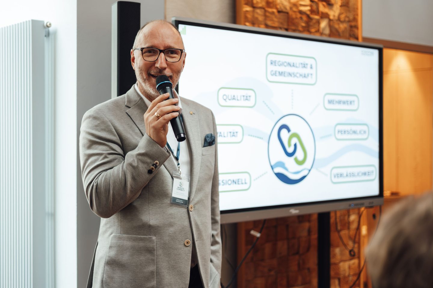Reimo Boese bei der Eröffnungsrede beim Müritz Connect Sommerfest