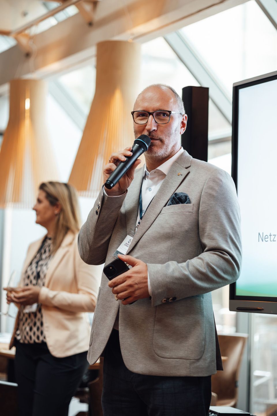 Reimo Boese bei der Eröffnungsrede beim Müritz Connect Sommerfest