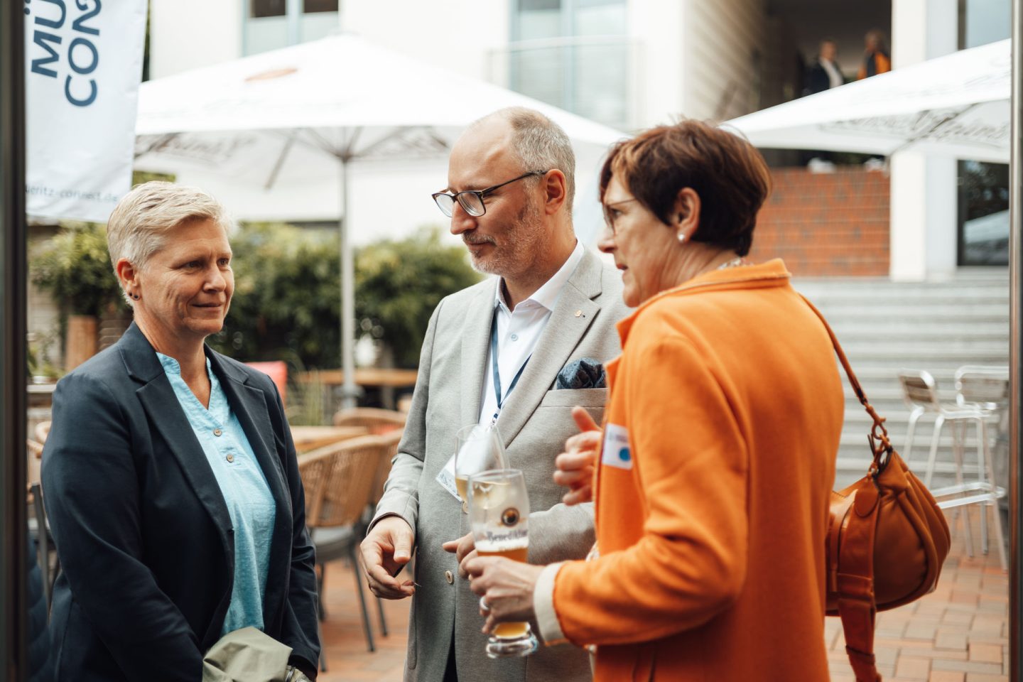 Gespräche beim Sommerfest vom Müritz Connect mit Reimo Boese